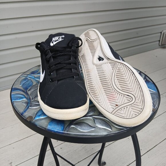 Nike Sneaker Women's - Picture 3 of 9